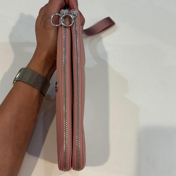 Lululemon Athletica Blush Curved Wristlet Clutch. NWT - Picture 2 of 5